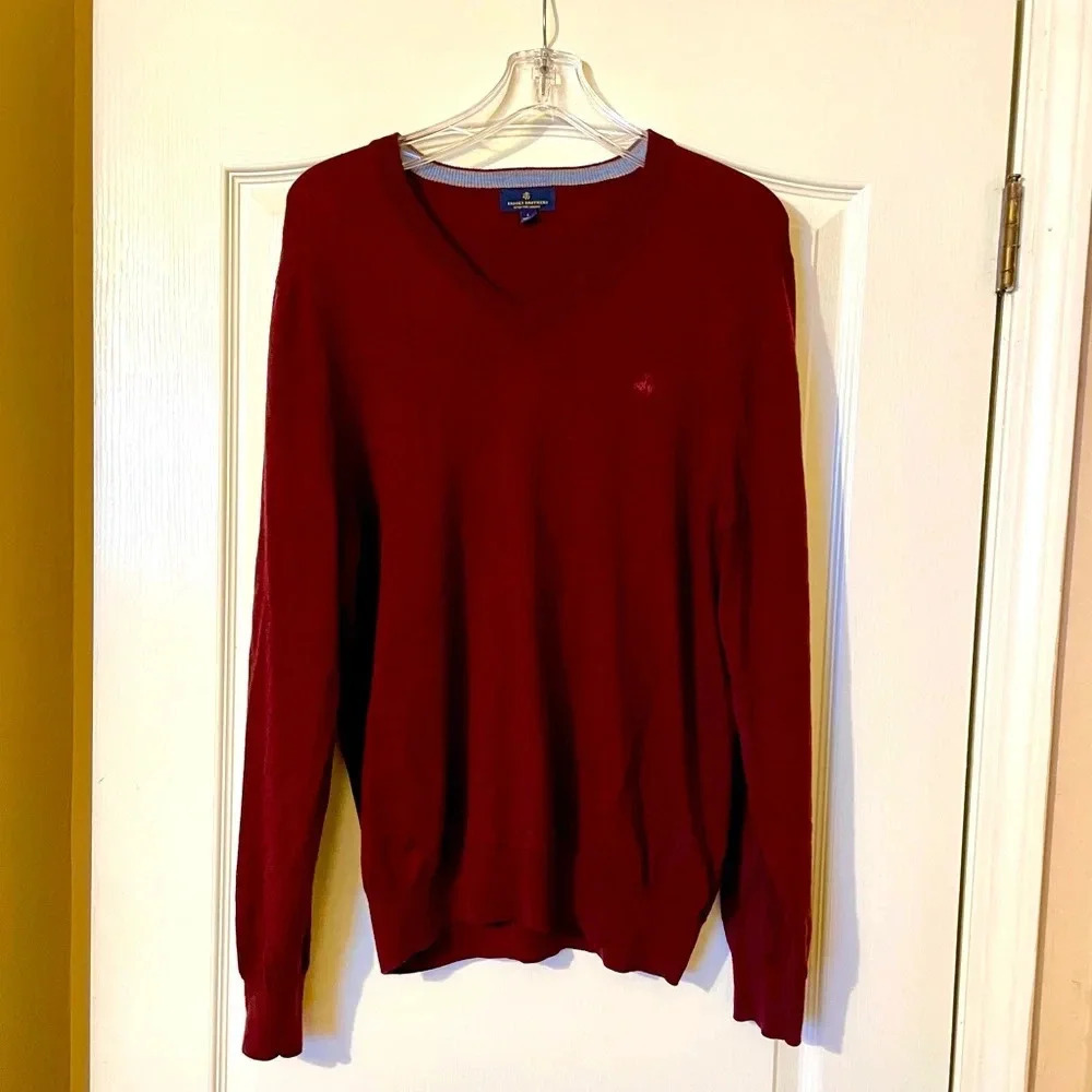 BROOKS BROTHERS Sweater Men's Size L 100% Extra Fine Merino Wool V Neck Burgundy